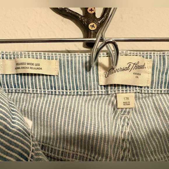 High Rise Striped Jeans - Picture 3 of 5